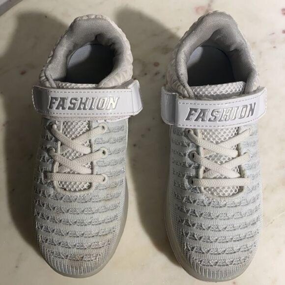 LED Light-Up Roller Skates‎ Kids Sneakers With USB Charging  White Size 35 - Picture 7 of 14